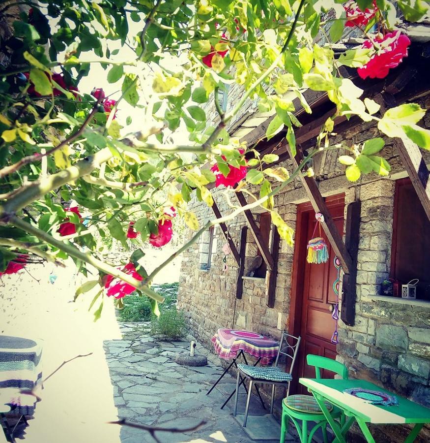 Morfeas Guesthouse Папигко Екстериор снимка